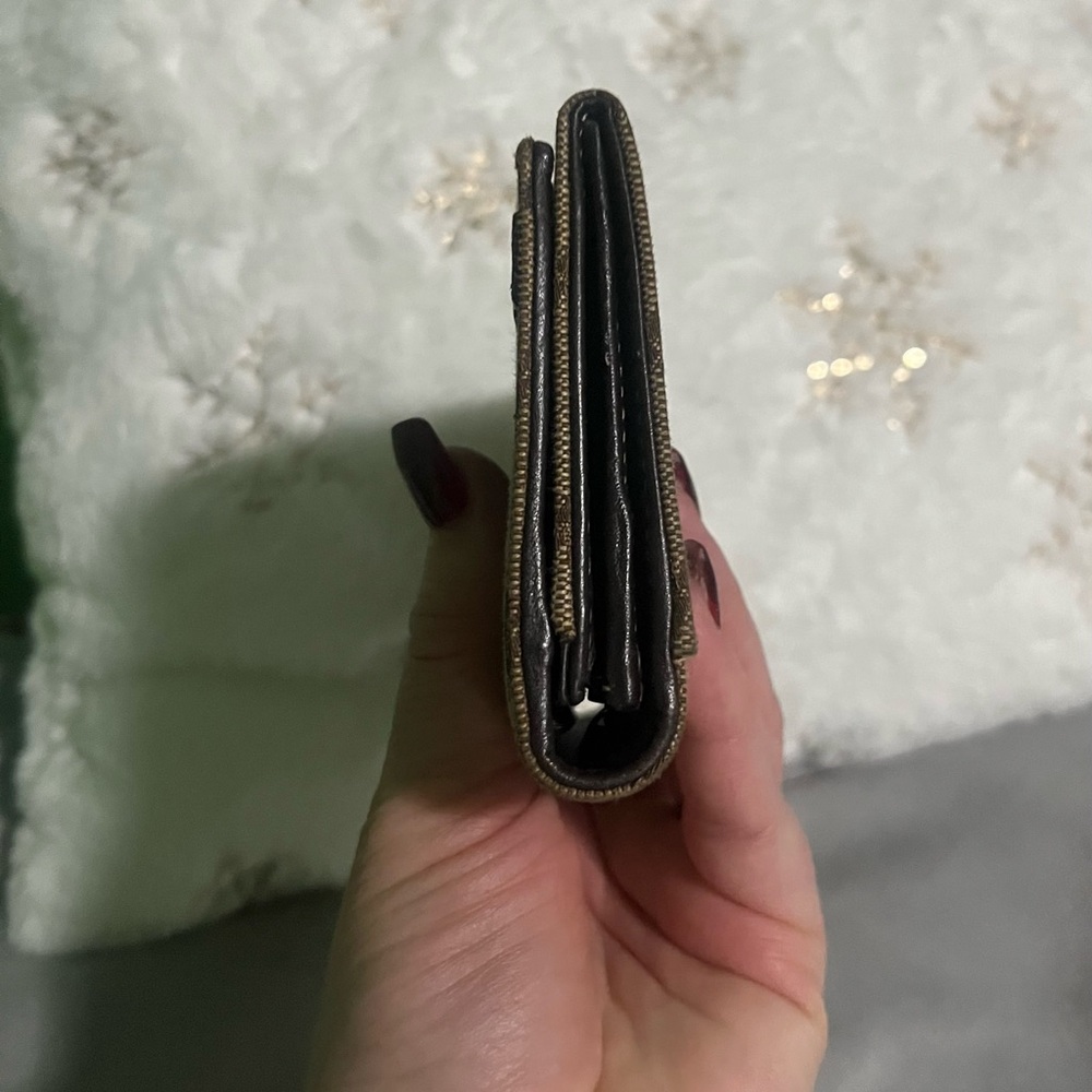 ✨Authentic Gucci Tan and Brown Monogram Wallet - Picture 8 of 12